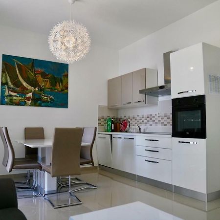 Sesar Apartments Krk - No. 1 Iva Krk Town Exterior foto