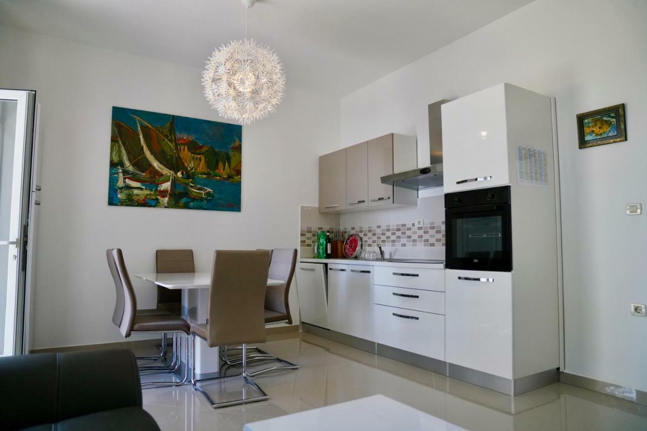 Sesar Apartments Krk - No. 1 Iva Krk Town Exterior foto