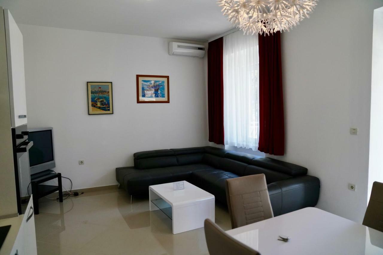 Sesar Apartments Krk - No. 1 Iva Krk Town Exterior foto